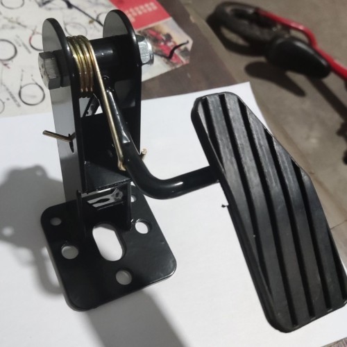 "Durable accelerator pedal assembly for vehicles with down wire type connection and advanced throttle control"